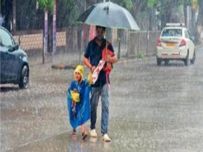 in mumbai in the afternoon the holiday circular went out and the parents started running | दुपारी निघाले सुट्टीचे परिपत्रक अन् पालकांची झाली धावपळ; पावसामुळे विद्यार्थ्यांचे हाल