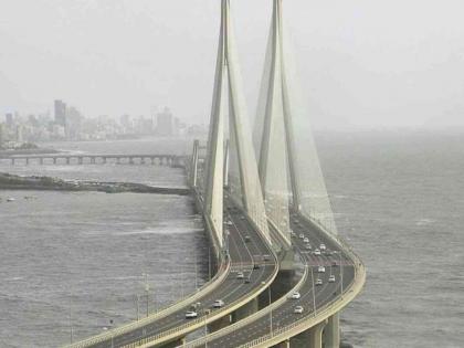 Youth end his life by jumping from sea Link | सी-लिंकवरून उडी घेत तरुणाची आत्महत्या; ओला चालवून करायचा उदरनिर्वाह