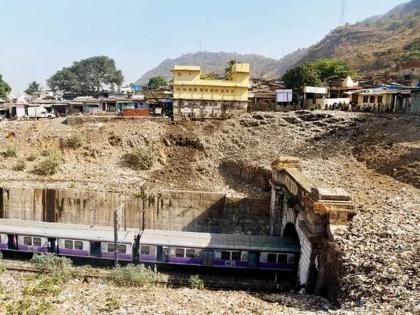 Mumbra Train Accident: ...then the train, packed with passengers, will be buried in stones and soil | ...तर प्रवाशांनी खच्चून भरलेली ट्रेन दगड, मातीत गाडली जाईल Mumbra Train Accident: ...then the train, packed with passengers, will be buried in stones and soil | ...तर प्रवाशांनी खच्चून भरलेली ट्रेन दगड, मातीत गाडली जाईल