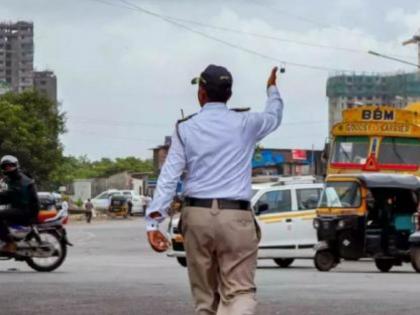 in mumbai traffic police has stepped up action against e bike drivers of online service provider companies for violating traffic rules | वेगवान डिलिव्हरी बॉयना ‘ब्रेक’; वाहतूक पोलिसांची ई-बाइक चालकांवर कारवाई 