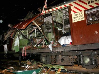 7 blast in 11 minutes hundreds of lives lost Accused in Mumbai local blast acquitted | ११ मिनिटांत ७ बॉम्बस्फोट, चर्चगेटवरुन सुटलेल्या लोकल लक्ष्य; मुंबईच्या लाईफलाइनमध्ये १८९ जणांचा गेला होता जीव 7 blast in 11 minutes hundreds of lives lost Accused in Mumbai local blast acquitted | ११ मिनिटांत ७ बॉम्बस्फोट, चर्चगेटवरुन सुटलेल्या लोकल लक्ष्य; मुंबईच्या लाईफलाइनमध्ये १८९ जणांचा गेला होता जीव