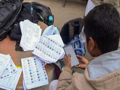 मतदारांनो, घरबसल्याच शोधा मतदार यादीमध्ये नाव! निवडणूक आयोगाचे पोर्टल, मोबाइलवर सुविधा - Marathi News | Voters find your name in the voter list from the comfort of your home EC portal facility available on mobile | Latest News at Lokmat.com