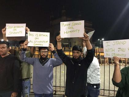 Mumbai protests against violence in JNU | जेएनयूतील हिंसाचाराचा मुंबईतही नोंदवला निषेध