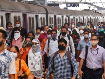 many people on their way back as the holidays ended the train bus stations were full | घरवापसी गर्दीची; सुट्ट्या संपल्याने अनेक जण परतीच्या वाटेवर, रेल्वे-बस स्थानके फुलली