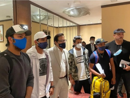 Compulsory Home Quarantine for Indian Players Landing in Mumbai, Players and coach felicitated by MCA | मुंबईत परतलेल्या टीम इंडियाचे शिलेदार होम क्वारंटाईन; MCA कडून सत्कार