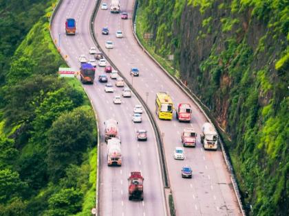 Mumbai-Pune travel time will be reduced; Speed up the widening of the expressway | मुंबई-पुणे प्रवासाचा वेळ कमी होणार; एक्स्प्रेस वेच्या रुंदीकरणाच्या कामाला वेग