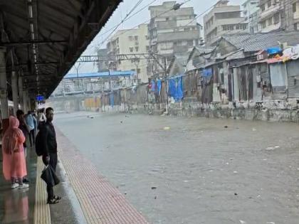 Central Railway's blame game; Water on railway tracks due to overflowing of municipal drainage lines, Central Railway claims | मध्य रेल्वेचा ब्लेम गेम; पालिकेची ड्रेनेज लाईन्स ओव्हरफ्लो झाल्यामुळे रेल्वे रुळांवर पाणी, मध्य रेल्वेचा दावा Central Railway's blame game; Water on railway tracks due to overflowing of municipal drainage lines, Central Railway claims | मध्य रेल्वेचा ब्लेम गेम; पालिकेची ड्रेनेज लाईन्स ओव्हरफ्लो झाल्यामुळे रेल्वे रुळांवर पाणी, मध्य रेल्वेचा दावा