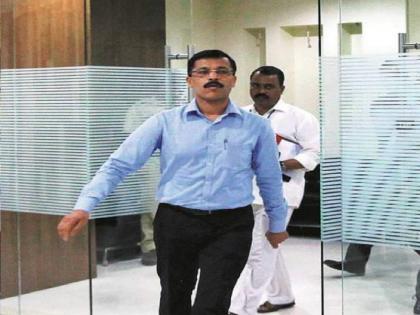 Health Commissioner Tukaram Munde flouting rules, medical officers upset | "तुकाराम मुंडेंच्या आदेशानुसार काम करायचे, तर आमच्या मानवाधिकारांचाही विचार व्हायला हवा"