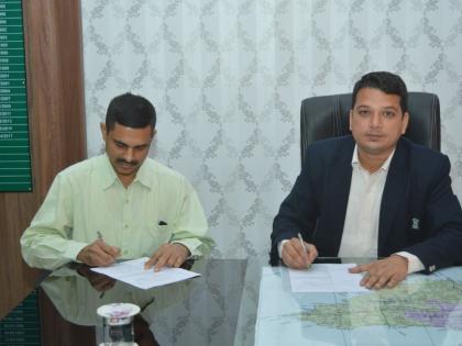 Jitendra Wagh take charge of Akola Municipal Commissioner | अकोला मनपा आयुक्तपदी जितेंद्र वाघ रुजू; जिल्हाधिकाऱ्यांच्या उपस्थिती स्वीकारला पदभार