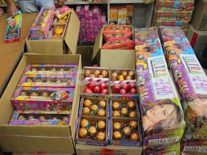 municipal corporation has banned the sale of dangerous firecrackers in Ulhasnagar | उल्हासनगरात घातक फटाके विक्रीला बंदी; महापालिका आयुक्तांचे फटाके व्यापाऱ्यांना पत्र