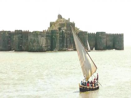 A crowd of tourists to see the Janjira fort | जंजिरा किल्ला पाहण्यासाठी पर्यटकांची गर्दी