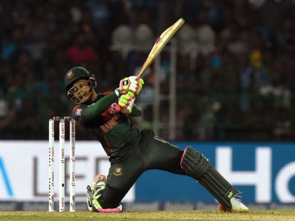 Asia Cup 2018: Mushfiqur Rahim's Century; Bangladesh set 262 runs target to Sri Lanka | Asia Cup 2018 : मुशफिकर रहिमचे झुंजार शतक; बांगलादेशचे श्रीलंकेपुढे 262 धावांचे आव्हान