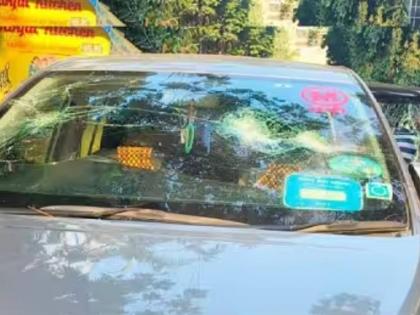 Vandalism of Minister Hasan Mushrif's cars; Two protesters in police custody | मंत्री हसन मुश्रीफ यांच्या गाडीची तोडफोड; दोन आंदोलक पोलिसांच्या ताब्यात