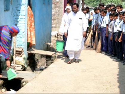 Cleanliness drive in Muslim slum area | मुस्लीम स्लम भागात स्वच्छता अभियान