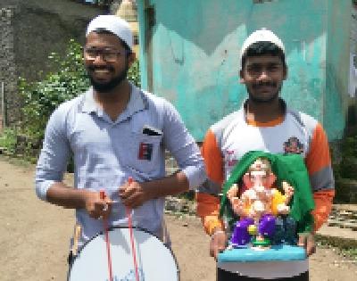  Muslim youths celebrate Ganesha's success- Hindu-Muslim unity: Model | बिळाशीत मुस्लिम युवकांनी केली गणेशाची प्रतिष्ठापना- हिंदू-मुस्लिम ऐक्याचा आदर्श : वाजत-गाजत काढली मिरवणूक