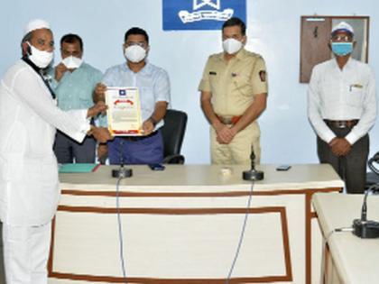 Police crack down on Muslim youth | मुस्लीम युवकांच्या कार्याची पोलीस दलाकडून दखल Police crack down on Muslim youth | मुस्लीम युवकांच्या कार्याची पोलीस दलाकडून दखल
