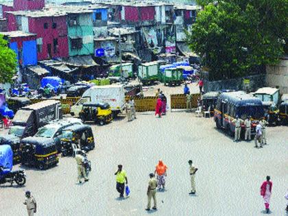 How did so many people come to the station uninvited? | एवढे लोक विनासामान स्टेशनवर कसे आले?