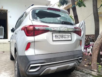 40 lakh ransom demanded in the name of Delhi gangsteR Broken car window to show fear | दिल्लीतील गँगस्टरच्या नावाने मागितली ४० लाखांची खंडणी; भिती दाखवण्यासाठी कारची फोडली काच