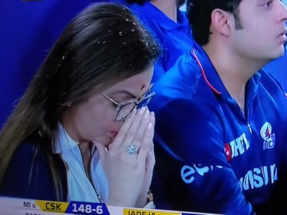 IPL 2019: Neeta ambani pray for mumbai indians during ipl final match | IPL 2019 : नीता अंबानींना चाहते म्हणतायत, आम्हालाही सांगा विजयाचा मंत्र