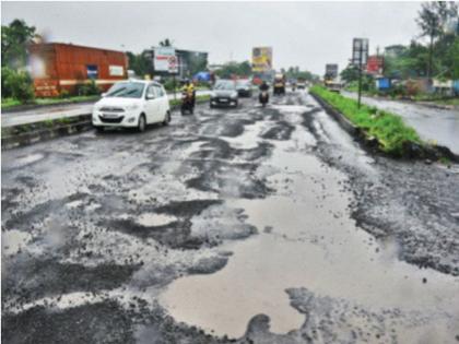 The Bombay High Court had ordered all Municipal Commissioners of Greater Mumbai to appear before the court. | खड्डे बुजविण्यासाठी बांधकाम विभागाचे वरातीमागून घोडे; दाेन आठवड्यांत अहवाल