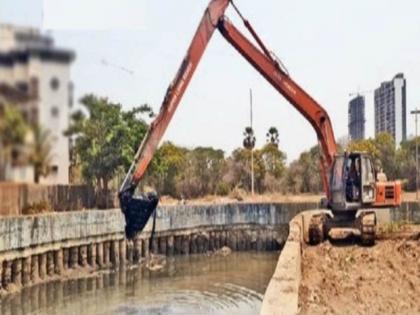 bmc contractors were negligent penalty of 30 lakh 83 thousand rupees for unfinished drainage works | कंत्राटदारांना निष्काळजीपणा भोवला; नालेसफाईच्या कामातील त्रुटींमुळे ३० लाख ८३ हजार रुपयांचा दंड