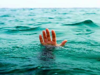 Two working women die after boat capsized in gadhavi river | गाढवी नदीत नाव उलटली, दोन महिलांचा मृत्यू; देवरी तालुक्यातील घटना