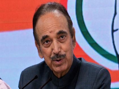 Jammu and Kashmir : Ghulam Nabi Azad detained at Srinagar airport ... sent back! | Jammu and Kashmir : गुलाम नबी आझाद यांना श्रीनगर विमानतळावरच रोखलं... परत पाठवलं! 