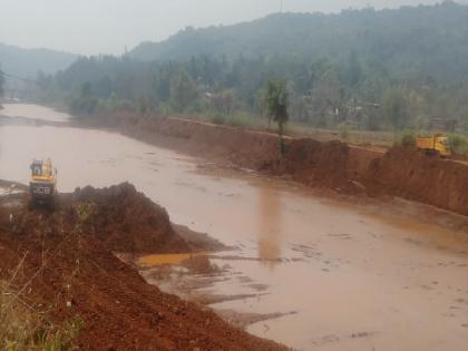 Desilting of river Chanderait has started for flood relief in Ratnagiri | Ratnagiri news: पूरमुक्ततेसाठी चांदेराईत नदीतील गाळउपसा सुरू, मात्र..