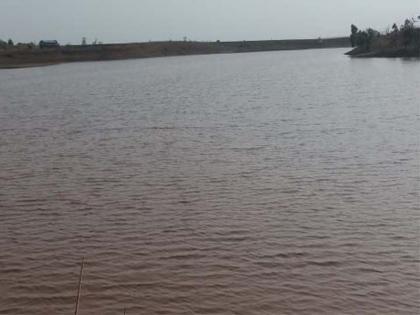 Due to incessant rains, water came to Nandurbar River Nalya | अवकाळी पावसामुळे नंदुरबारातील नदी नाल्यांना आले पाणी