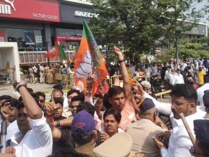 Protest against PM Modi's statement; Congress protests outside nitin Gadkari's residence | नागपुरात नितीन गडकरींच्या घराबाहेर 'राडा'; पंतप्रधान मोदींच्या वक्तव्याचा काँग्रेसकडून निषेध