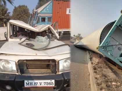 accident on nagar manmad road 2 killed 3 injured | देवदर्शनासाठी निघालेल्या कुटुंबावर काळाचा घाला; नगर-मनमाड रोडवर अपघात, २ ठार, ३ जखमी