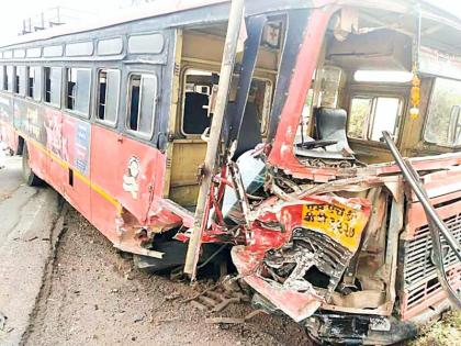 Three killed, four seriously injured in road accident in ahmednagar | पंढरपूरला जाणाऱ्या भाविकांवर काळाचा घाला; भीषण अपघातात तिघांचा मृत्यू, चार गंभीर जखमी