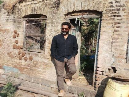 Sairat Director Nagraj Manjule House Inside Photos marathi director | Nagraj Manjule : नागराज अण्णाची बातच न्यारी, आजही जपून ठेवलीय वडिलांची ती आठवण