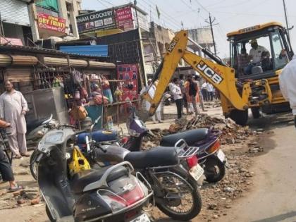 Elimination of 660 encroachments in Nagpur: Lathi charge while removing encroachments at Sakkaradar | नागपुरातील ६६० अतिक्रमणांचा सफाया : सक्करदरात अतिक्रमण हटविताना लाठीचार्ज 