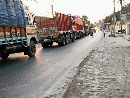 Nagpur heavy Vehicle Rule: After Travels, now Nagpur Police has a crackdown on trucks and heavy vehicles, 'no entry' in the city from 9 am to 10 pm | ट्रॅव्हल्सनंतर आता नागपूर पोलिसांचा ट्रक व जड वाहनांवर हंटर, शहरात सकाळी ९ ते रात्री १० ‘नो एन्ट्री’ Nagpur heavy Vehicle Rule: After Travels, now Nagpur Police has a crackdown on trucks and heavy vehicles, 'no entry' in the city from 9 am to 10 pm | ट्रॅव्हल्सनंतर आता नागपूर पोलिसांचा ट्रक व जड वाहनांवर हंटर, शहरात सकाळी ९ ते रात्री १० ‘नो एन्ट्री’