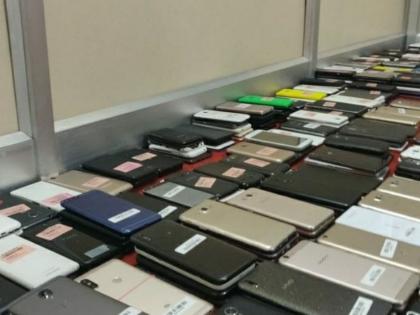 100 mobile phones, 8 laptops gather dust in police warehouse; Auction finally decided after 13 years of waiting | पोलिसांच्या मालखान्यात १०० मोबाईल, ८ लॅपटॉपने खाल्ली धूळ; १३ वर्षाच्या प्रतिक्षेनंतर अखेर ठरला लिलाव 