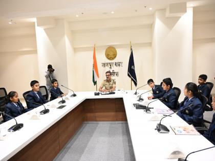 Sir what to do if children are kidnapped The students learned about the functioning of the police department from the police commissioner | सर...लहान मुले किडनॅप झाली तर काय करावे...? विद्यार्थ्यांनी पोलीस आयुक्तांकडून जाणून घेतली पोलीस विभागाची कार्यप्रणाली