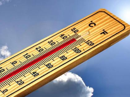 Nagpur residents experience 43 degree heat, sweat dripping from their bodies | नागपूरकरांना ४३ अंशाचे चटके, अंगातून घामाच्या धारा; ‘मे’ची कसर जून महिन्यात Nagpur residents experience 43 degree heat, sweat dripping from their bodies | नागपूरकरांना ४३ अंशाचे चटके, अंगातून घामाच्या धारा; ‘मे’ची कसर जून महिन्यात