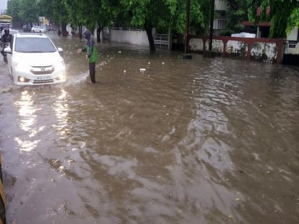 torrential rains started back in Nagpur; Many squares, roads flooded | नागपुरात परत मुसळधार पाऊस; अनेक चौक, रस्ते जलमय, सखल भागात साचले पाणी