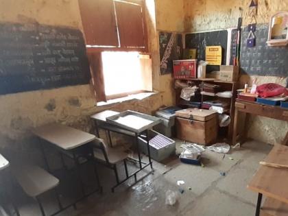 Vandalism of materials in Nagthane Center School in Satara | साताऱ्यातील नागठाणे केंद्र शाळेतील साहित्याची तोडफोड, दुसऱ्यांदा घडली घटना