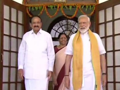 vice president venkaiah naidu says pm modi is a visionary leader who transforms the crisis pdc | PM Narendra Modi Birthday: PM मोदी संकटाचे रूपांतर संधीत करणारा द्रष्टा नेता: उपराष्ट्रपती व्यंकय्या नायडू