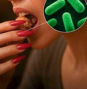 बापरे! लांब निमुळती सुंदर नखं फॅशन नाही तर भयानक 'बॅक्टेरियाचं घर'; जेवताना पोटात जाते घाण आणि..