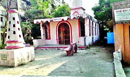 Blocks of 4 temples in Nala village have been demolished | नाळा गावातील ४ मंदिरांच्या दानपेट्ट्या फोडल्या