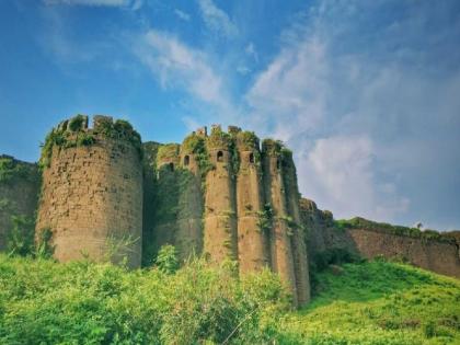 Naldurg fort again in possession of 'archaeology'; The fostering contract with the private institution ended | नळदुर्गचा किल्ला पुन्हा ‘पुरातत्त्व’च्या ताब्यात; खासगी संस्थेसोबतचा संगोपन करार संपला