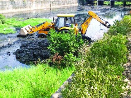 Municipal corporation's attention to Nelsafai's work before Monsoon | मान्सूनपूर्व नालेसफाईच्या कामाकडे महापालिकेचे लक्ष