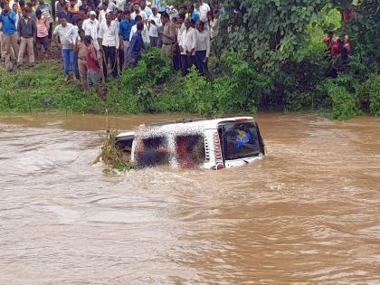 Scorpio was swept away in the floodwaters in saoner tehsil; The bodies of three people were found, including a 5-year-old boy | पुराच्या पाण्यात सातजण असलेली स्कॉर्पिओ गेली वाहून, तिघांचे मृतदेह सापडले