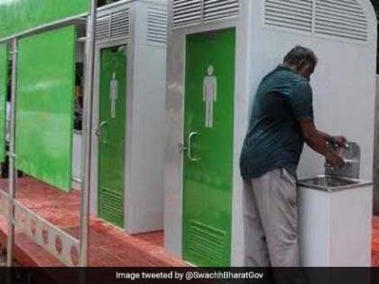 Big news; Construction of 325 public toilets in Solapur district suspended | मोठी बातमी; सोलापूर जिल्ह्यातील ३२५ सार्वजनिक शौचालयाचे बांधकाम लटकले