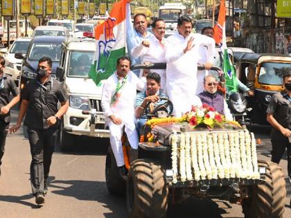 Congress state president Nana Patel's road show from jeep, Car owner fined Rs 5000 | रत्नागिरीत काॅंग्रेस प्रदेशाध्यक्षांचा जीपमधून रोड शो, अन् गाडी मालकाला ५ हजाराचा दंड