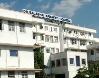  Nanavati hospital convicted in sting operation, penalty of Rs five lakh | स्टिंग आॅपरेशनमध्ये नानावटी रुग्णालय दोषी, पाच लाखांचा दंड