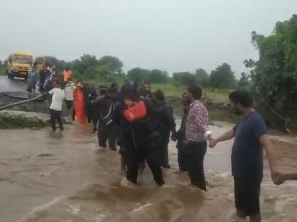 Nanded: School bus stuck in flood water, 18 students saved by forming a human chain | Nanded: पुराच्या पाण्यात स्कूल बस अडकली, मानवी साखळी करून १८ विद्यार्थ्यांना वाचवलं Nanded: School bus stuck in flood water, 18 students saved by forming a human chain | Nanded: पुराच्या पाण्यात स्कूल बस अडकली, मानवी साखळी करून १८ विद्यार्थ्यांना वाचवलं